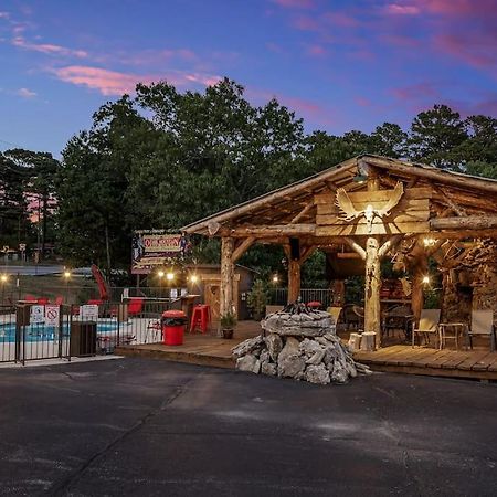 Stonegate Lodge 2 Queen Beds Fast Wifi 50" Tv Salt Water Pool Room #207 Eureka Springs Exteriér fotografie