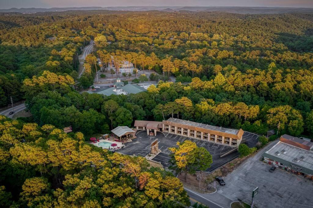 Stonegate Lodge 2 Queen Beds Fast Wifi 50" Tv Salt Water Pool Room #207 Eureka Springs Exteriér fotografie