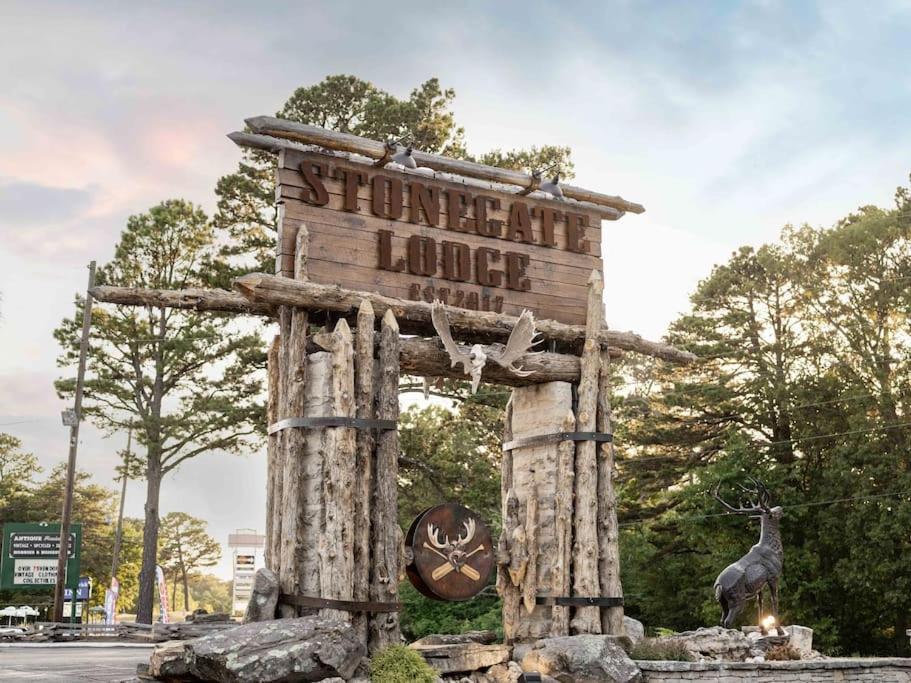 Stonegate Lodge 2 Queen Beds Fast Wifi 50" Tv Salt Water Pool Room #207 Eureka Springs Exteriér fotografie