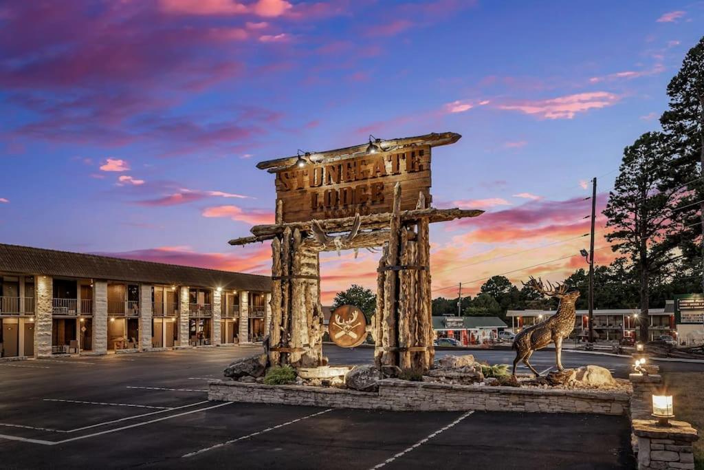 Stonegate Lodge 2 Queen Beds Fast Wifi 50" Tv Salt Water Pool Room #207 Eureka Springs Exteriér fotografie